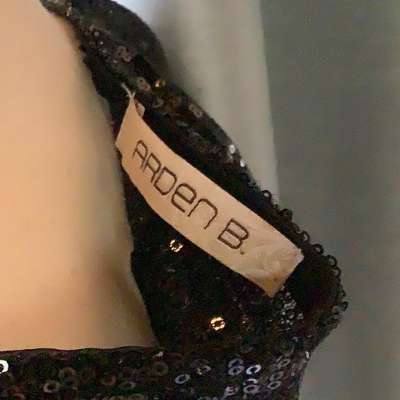 Arden B Size XS sheer sequin top in Black - Picture 7 of 7